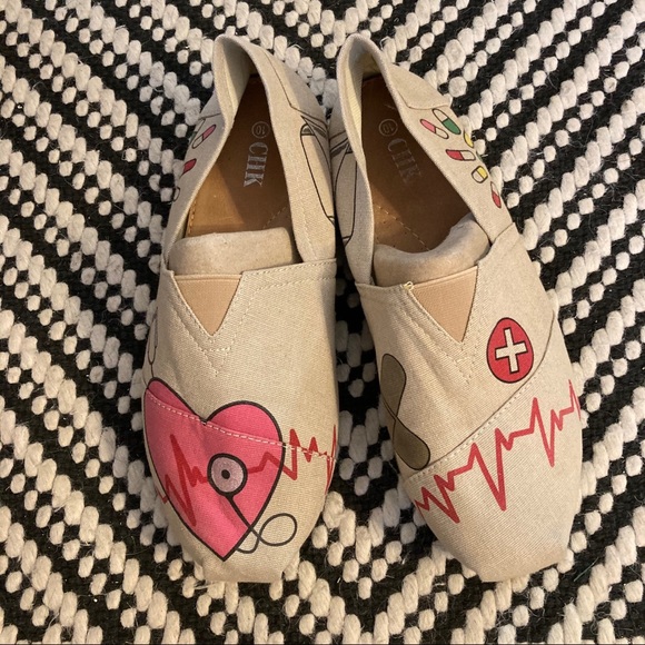 Shoes - LIKE NEW Novelty Nursing Shoes 10
